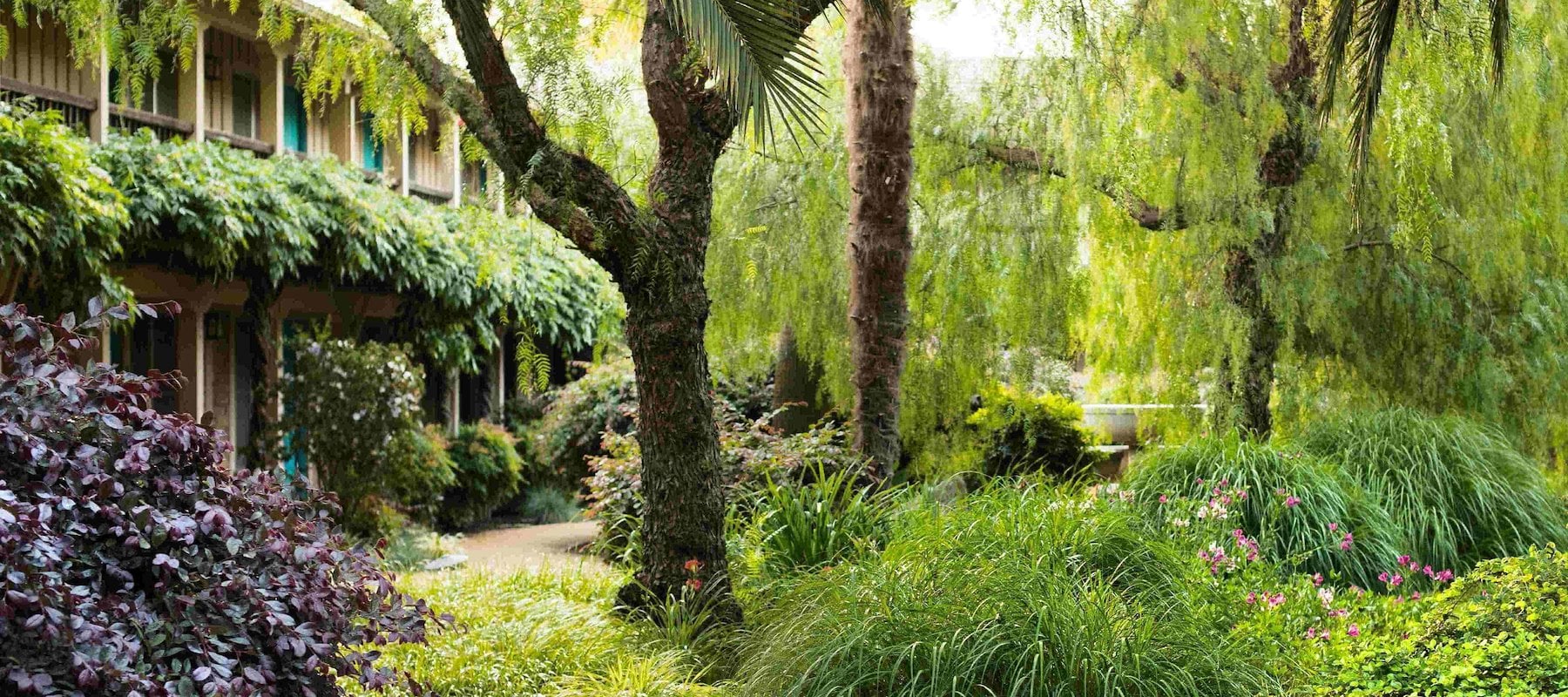 Explore the El Pueblo Inn Hotel, California