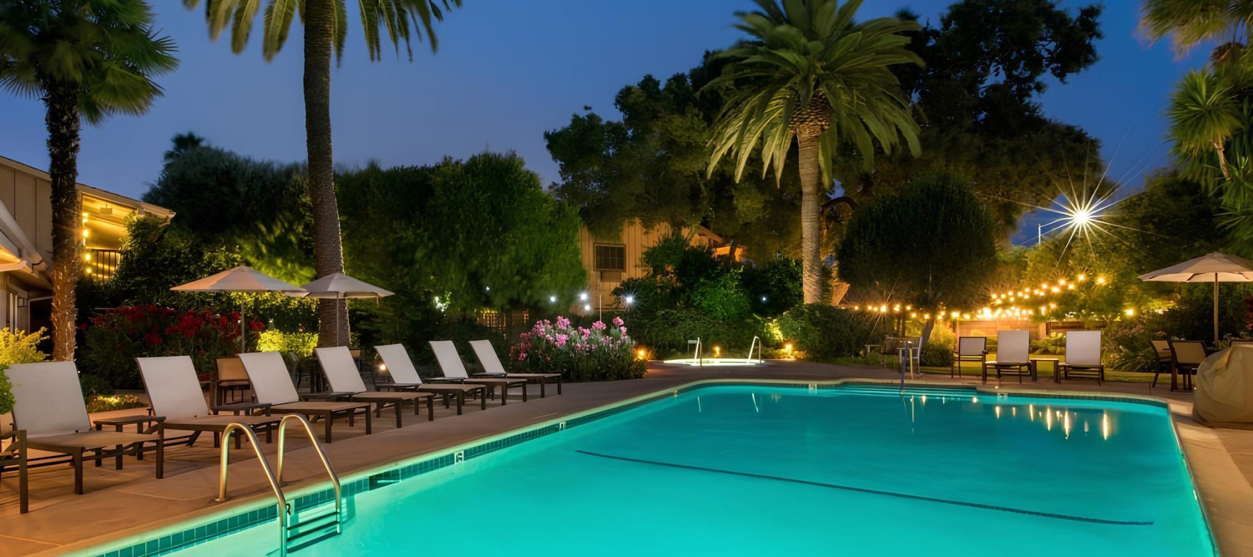 Luxurious Swimming Pool at El Pueblo Inn, California